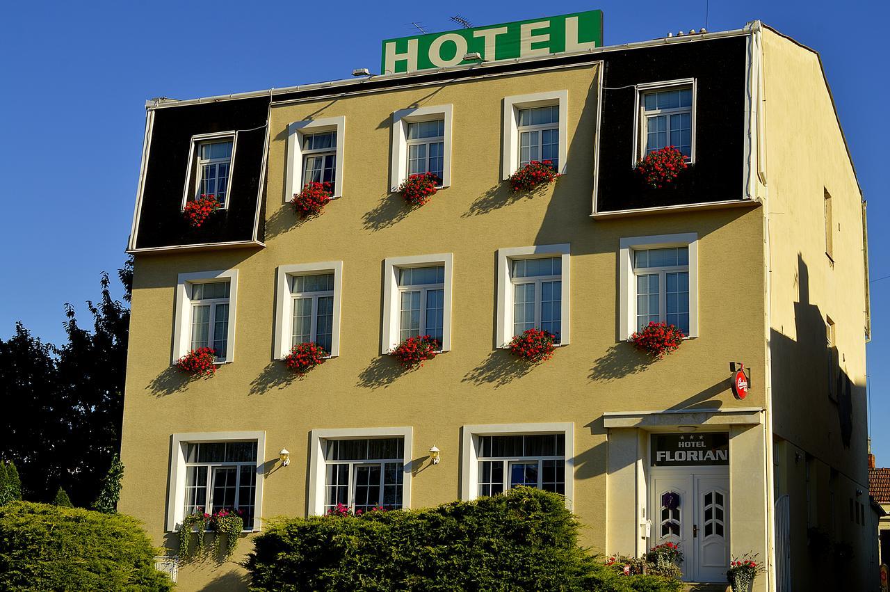 Hotel Florian スラフコフ・ウ・ブルナ エクステリア 写真